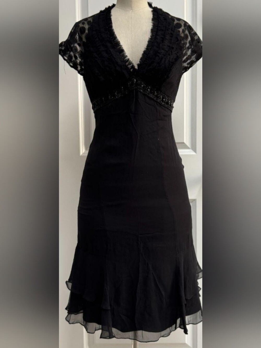 Badgley Mischka Silk Coctail  Lace Beaded V-Neck Midi Dress. Size4. Like New